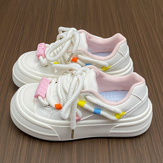 Damen bequeme Sneakers mit bunten Schnürsenkeln und dicker Sohle Heidi-Mode