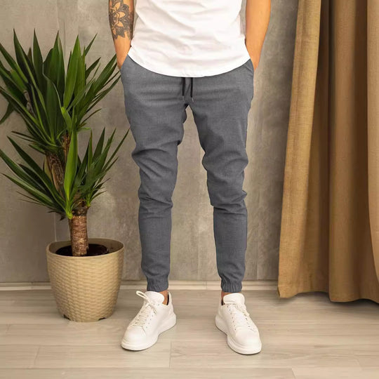 Herren Slim-Fit Jogginghose mit elastischem Bund und praktischen Seitenklapptaschen Heidi-Mode
