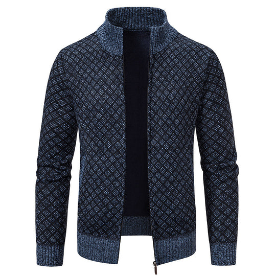 Herren Strickjacke mit modernem Zopfdesign und hohem Stehkragen Heidi-Mode