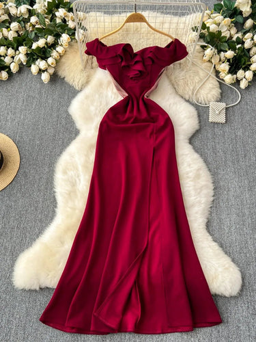 Heidi-Mode | Langes Kleid mit hohem Schlitz und figurformendem Taillenschnitt