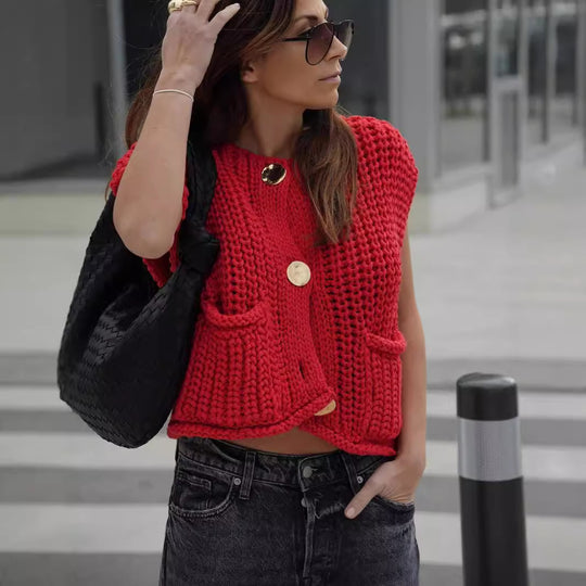 Damen modische Strickweste mit dekorativen Knopfdetails und praktischen Taschen Heidi-Mode