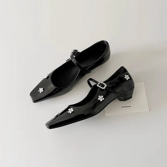 Damen elegante spitze Mary Jane Flache mit Blumenakzenten Heidi-Mode