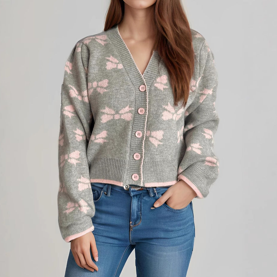 Damen Strickjacke mit verspieltem Schmetterlingsmotiv und dekorativen Knöpfen Heidi-Mode