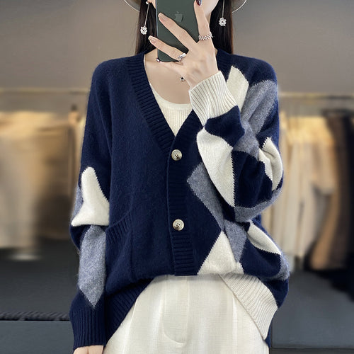 Damen Grobstrickjacke mit modernem Karomuster und praktischen Taschen Heidi-Mode