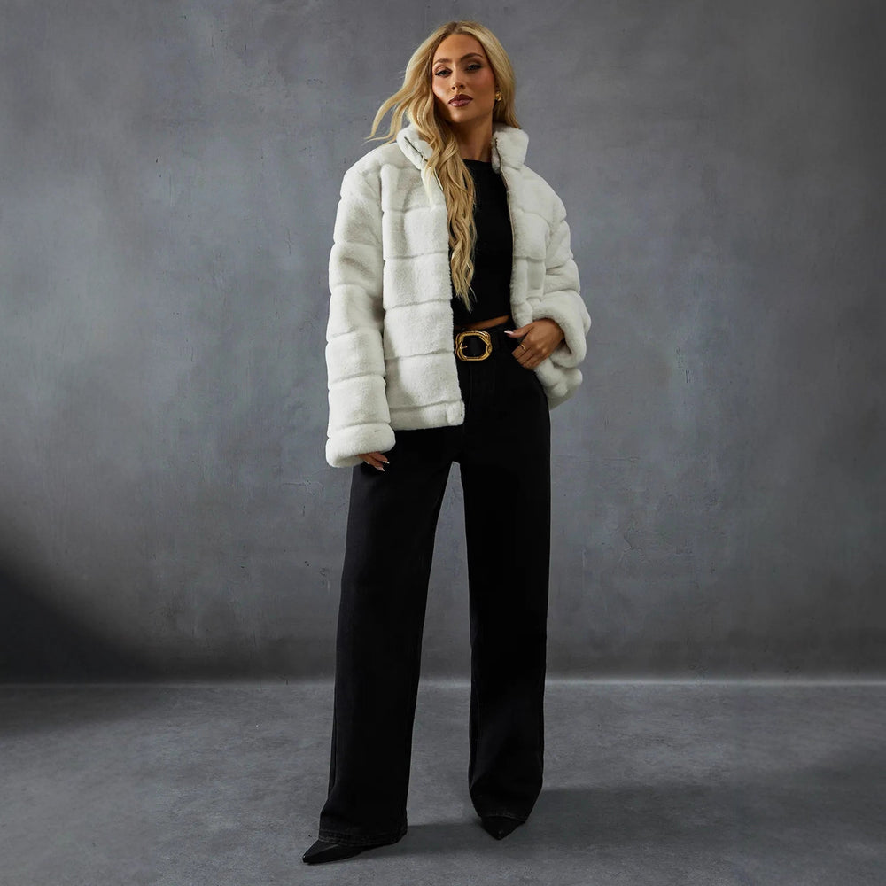 Damen Modische Kurzjacke mit voluminösem Teddy-Fell Heidi-Mode