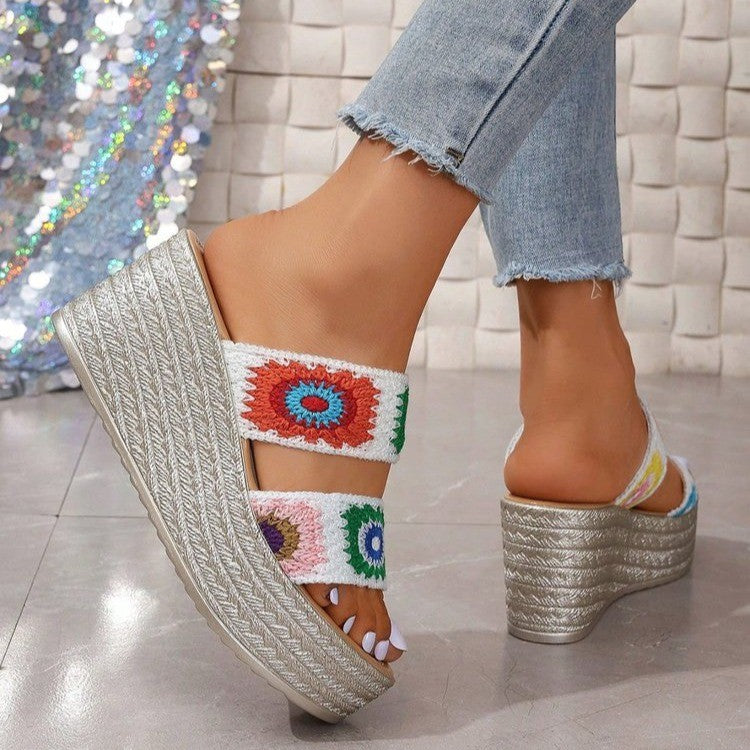 Damen Hochwertige Plateau-Sandalen mit buntem Stickdesign und komfortablem Fußbett Heidi-Mode