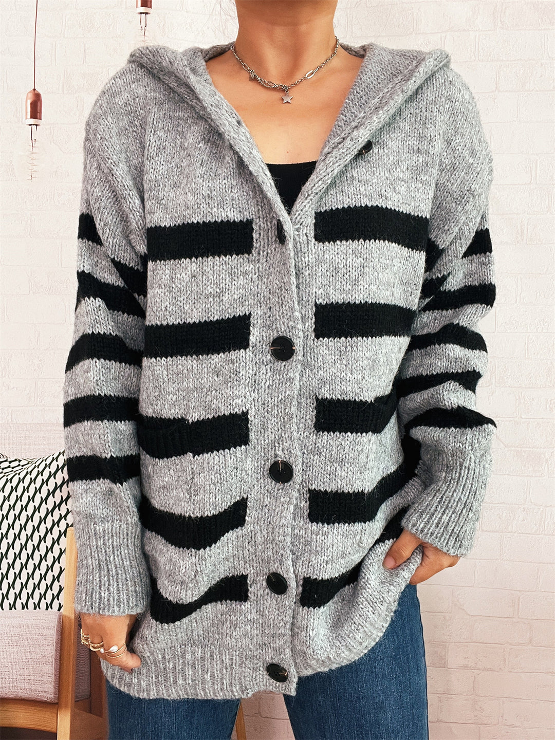 Damen oversized Strickjacke mit kontrastierenden Streifen und Kapuze Heidi-Mode