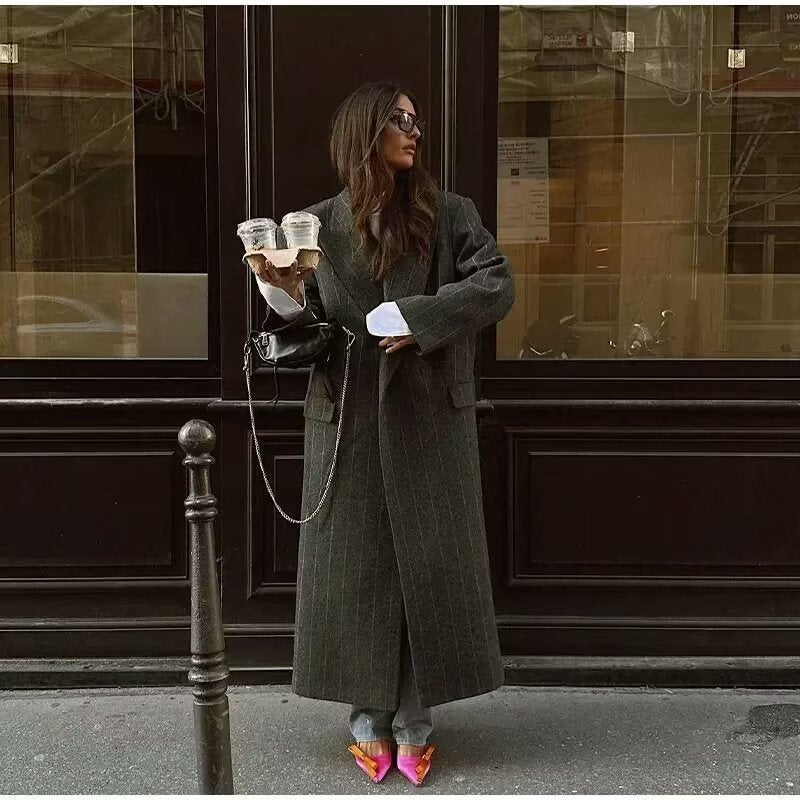 Damen eleganter gestreifter Langblazer mit doppelter Knopfleiste und seitlichen Taschen Heidi-Mode