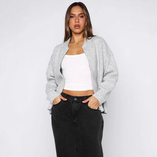 Damen Strickjacke mit kurzem Schnitt und sportlichem Reißverschluss Heidi-Mode