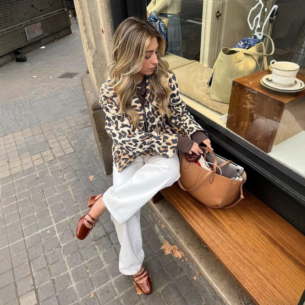 Damen Cropped Jacke im Leopardenmuster mit Druckknöpfen Heidi-Mode