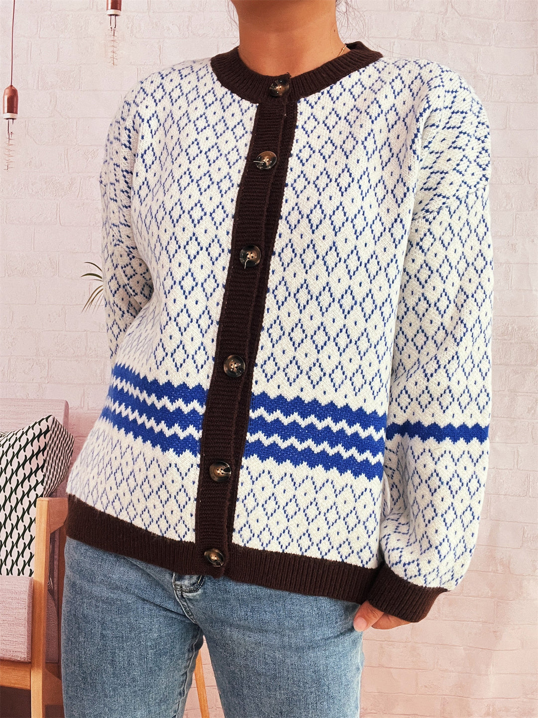 Damen Strickjacke mit vielseitigem Muster und eleganten Knopfdetails Heidi-Mode