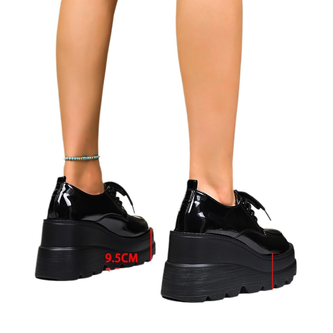 Damen Plateau Schnürschuhe mit glänzendem Obermaterial und rutschfester Sohle Heidi-Mode