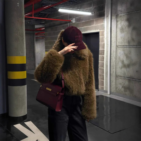 Damen Modische Kunstfelljacke mit cropped Schnitt und voluminösen Ärmeln Heidi-Mode