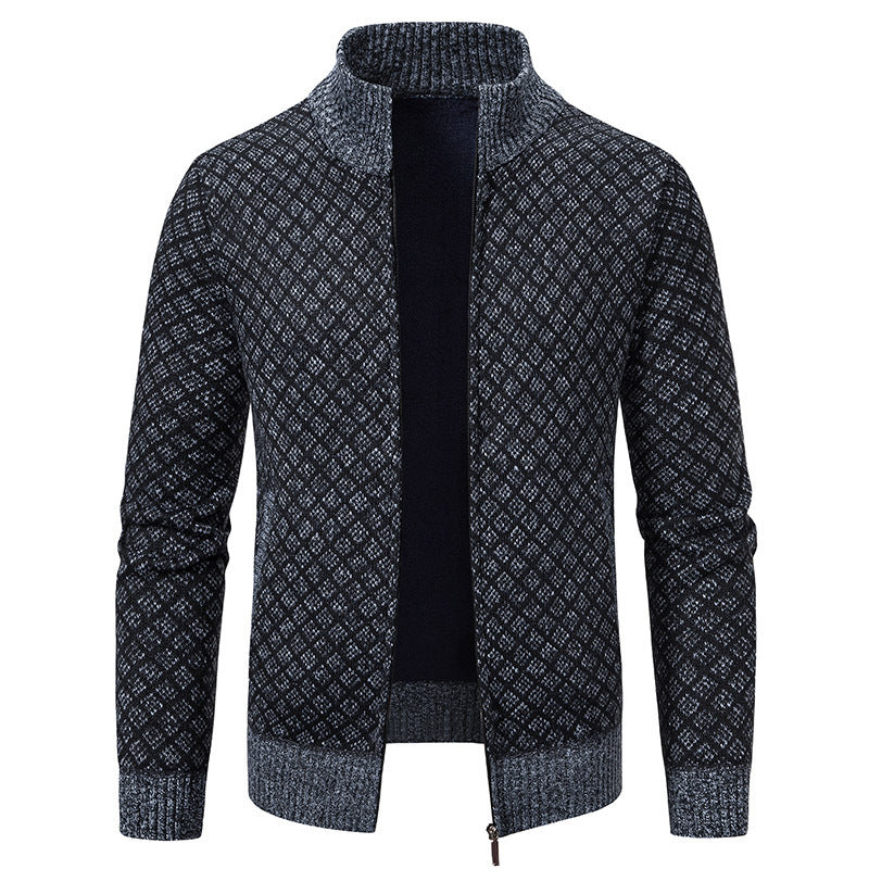 Herren Strickjacke mit modernem Zopfdesign und hohem Stehkragen Heidi-Mode