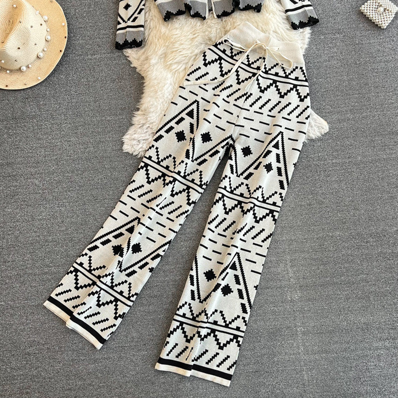 Damen modischer Strickanzug mit geometrischen Mustern Heidi-Mode