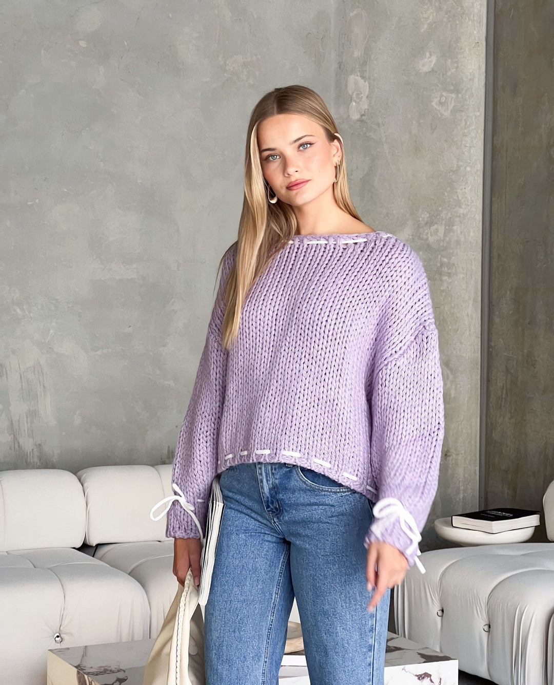 Damen lässiger Pullover mit offener Schulter und dekorativem Bindegürtel Heidi-Mode