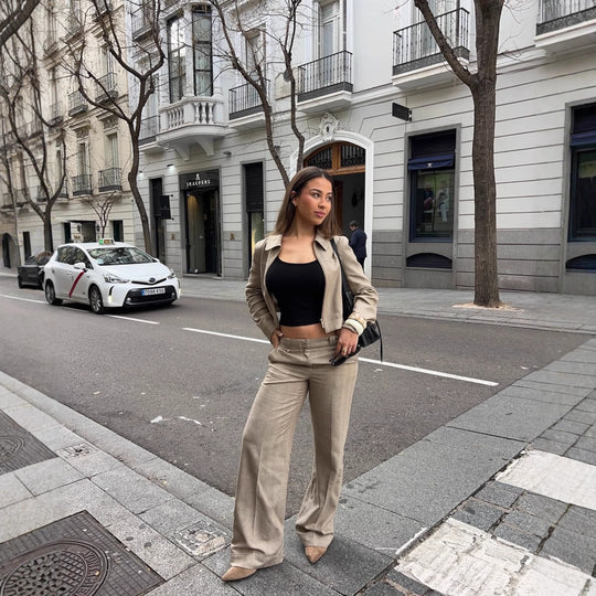 Damen cropped Jacke aus hochwertigem Stoff mit elegantem Reißverschluss Heidi-Mode