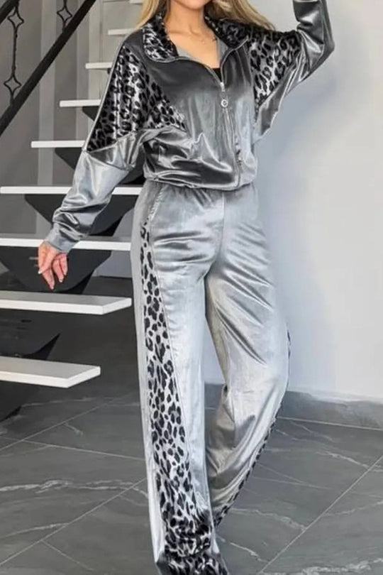 Damen Sportanzug mit modernem Animal-Print Heidi-Mode
