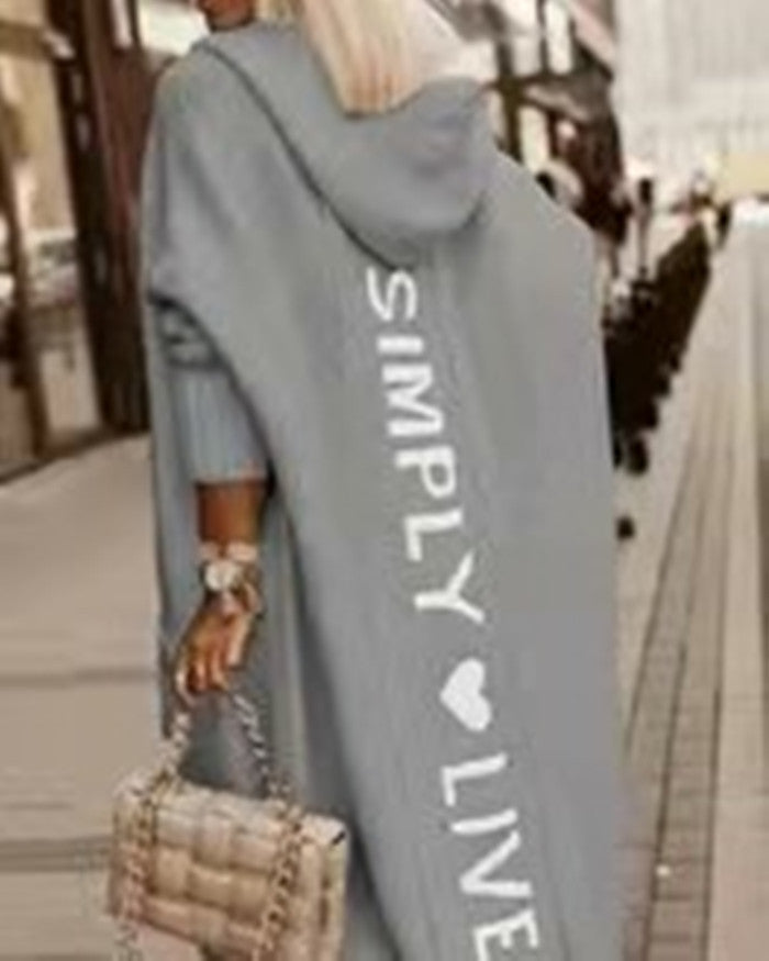 Damen Oversized Strickmantel mit Hoodie und auffälligem Schriftzug Heidi-Mode