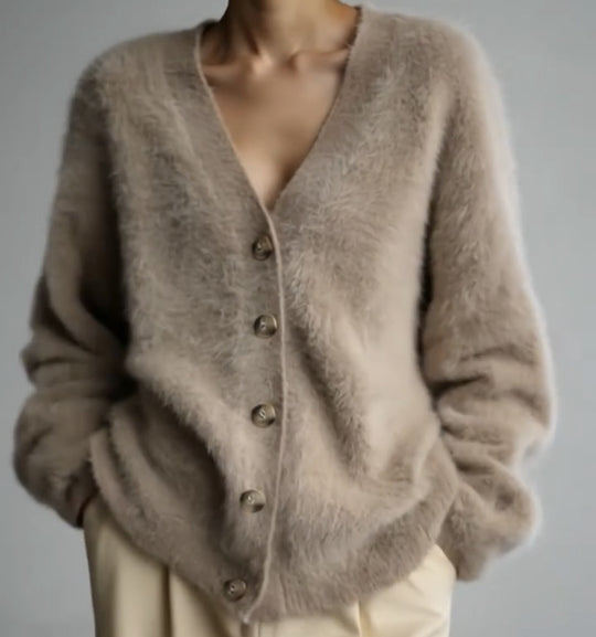 Strickjacke Damen flauschig mit großen Knöpfen und V-Ausschnitt