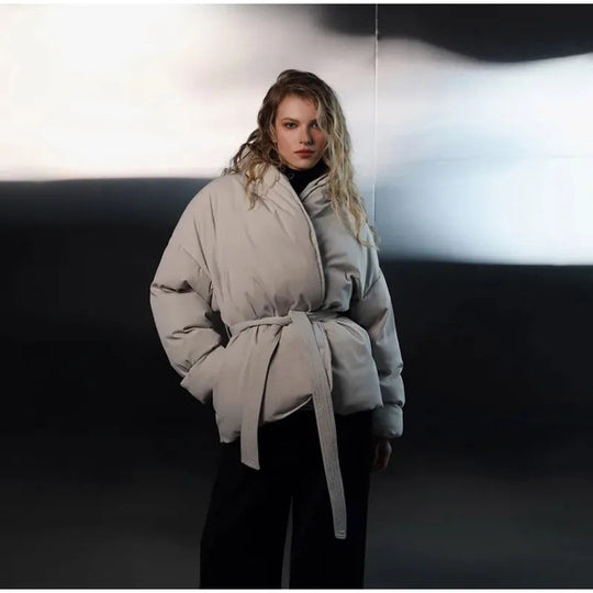 Damen Praktische und modische Daunenjacke mit Gürtel Heidi-Mode