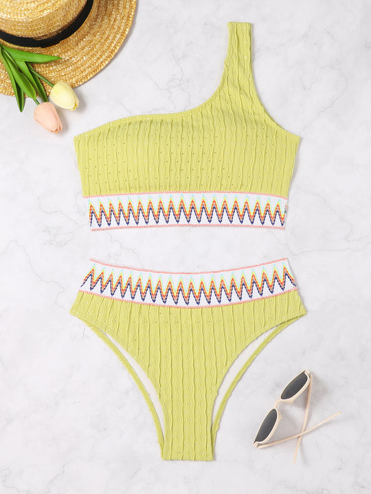 Damen Hochwertiges Bikini-Set mit asymmetrischem Oberteil und buntem Stickdesign Heidi-Mode