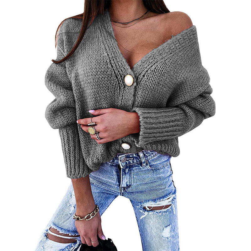 Damen Kuscheliger Cardigan mit tiefem V-Ausschnitt und dekorativen Knöpfen Heidi-Mode