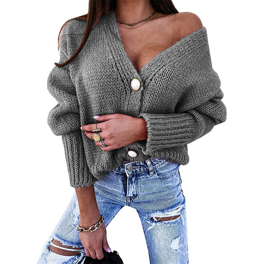 Damen Kuscheliger Cardigan mit tiefem V-Ausschnitt und dekorativen Knöpfen Heidi-Mode