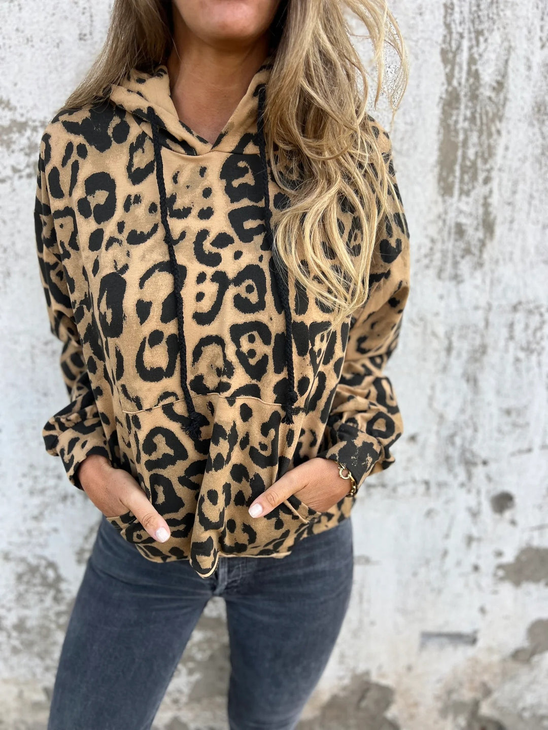 Damen Kapuzenpullover mit lässigem Leopardenmuster und praktischen Seitentaschen Heidi-Mode