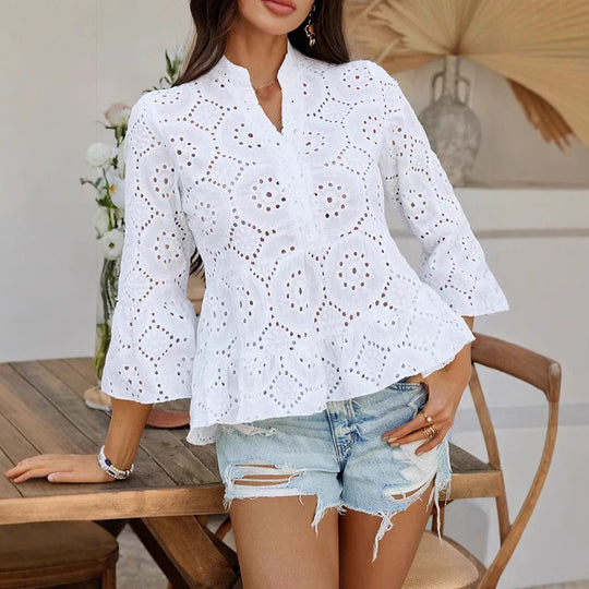 Damen Oberteil mit eleganter Broderie Anglaise und ausgestellten Ärmeln Heidi-Mode