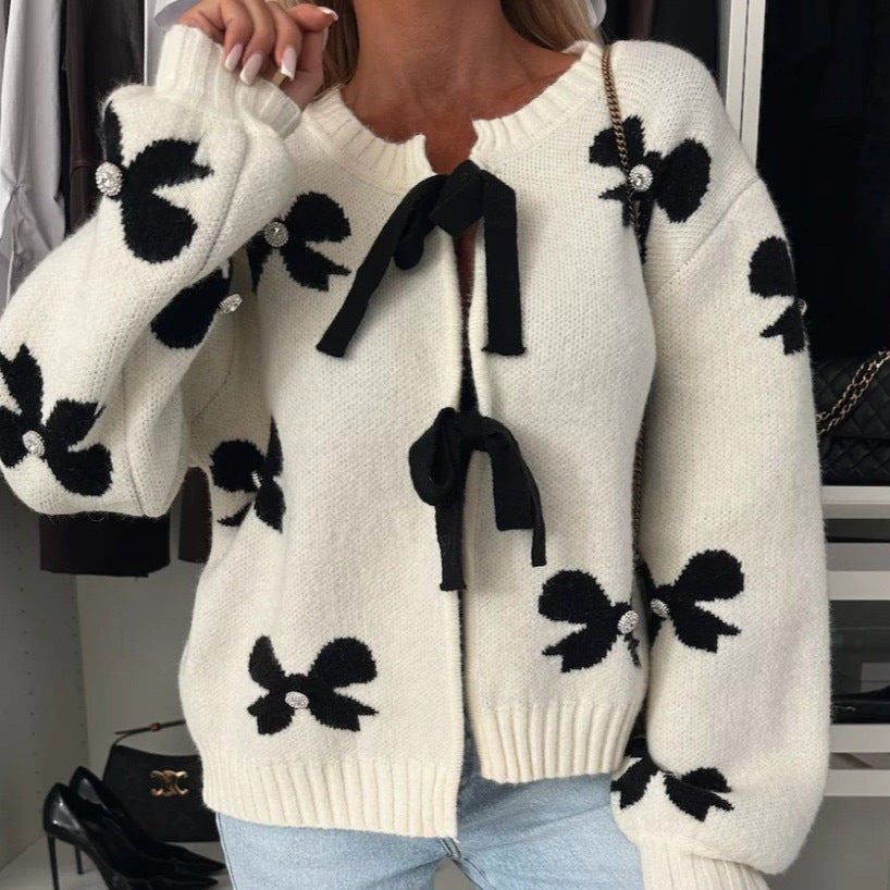 Damen Strickjacke mit dekorativen Schleifen und glänzenden Akzenten Heidi-Mode
