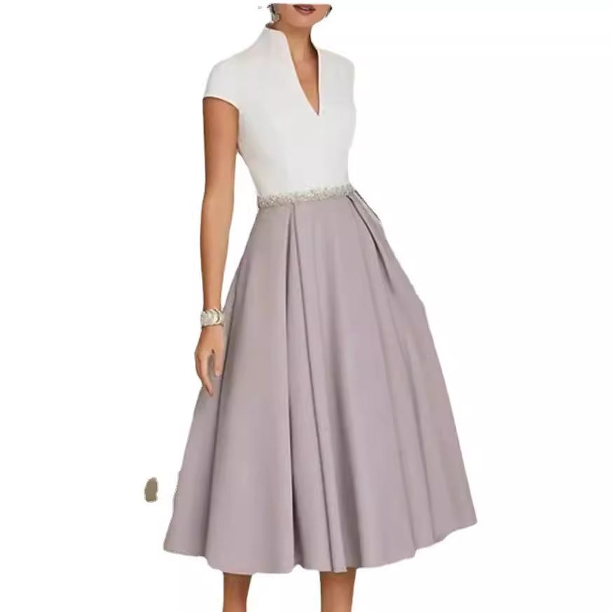 Damen Etuikleid mit hochgeschlossenem Kragen und schwingendem Rock Heidi-Mode