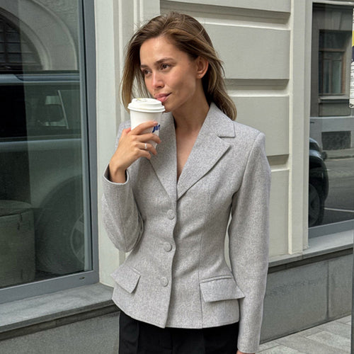 Damen Blazerjacke mit taillierter Silhouette und eleganten Details Heidi-Mode