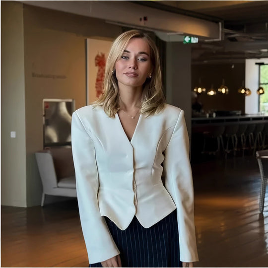 Damen modische Blazerjacke mit tailliertem Schnitt und eleganten Details Heidi-Mode