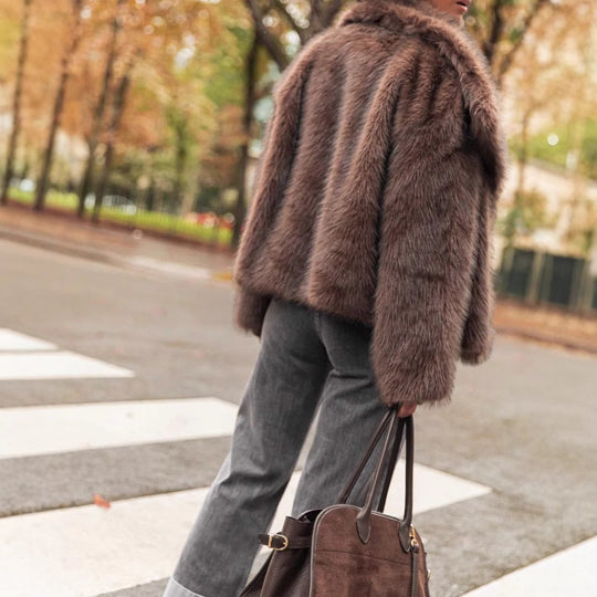 Damen Luxuriöse Kunstfelljacke mit voluminösen Ärmeln und breitem Revers Heidi-Mode