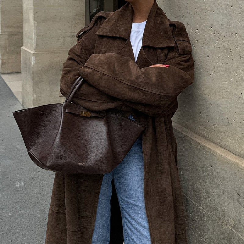 Damen Eleganter Wildleder Trenchcoat mit praktischen Taschen und modernem Schnitt Heidi-Mode