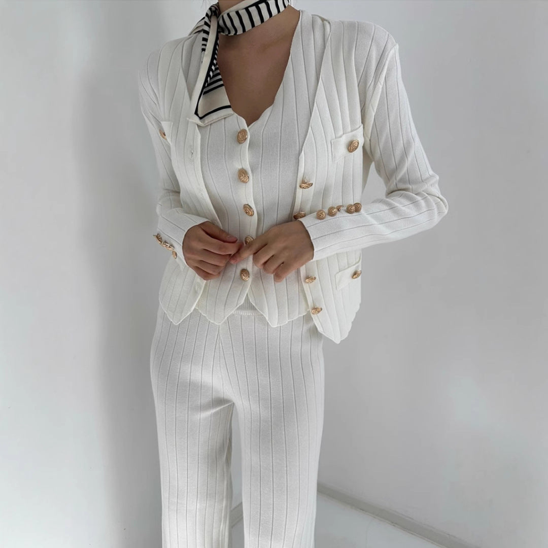 Damen elegantes gestricktes Ensemble mit Knopfdetaillierung Heidi-Mode