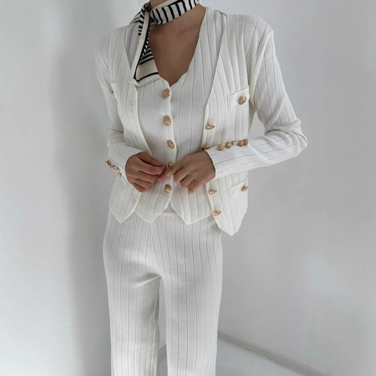 Damen elegantes gestricktes Ensemble mit Knopfdetaillierung Heidi-Mode