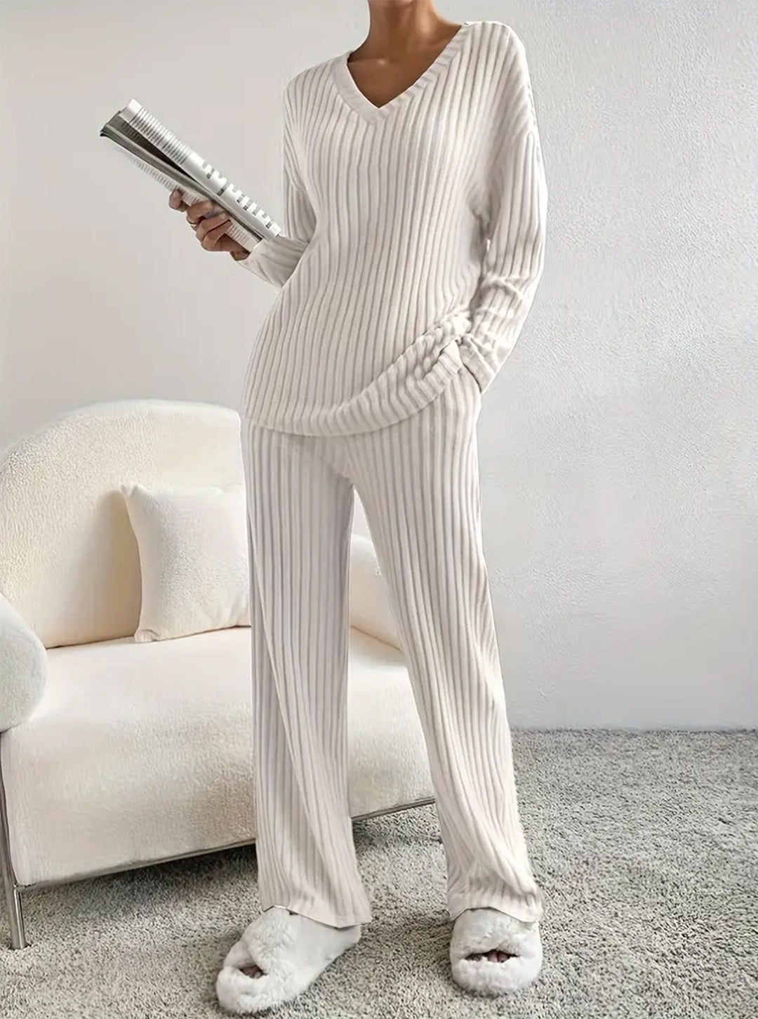 Damen lässiger Strickanzug mit V-Ausschnitt und praktischen Taschen Heidi-Mode