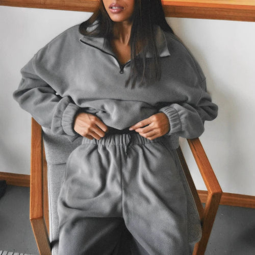 Damen gemütlicher Fleece-Jogginganzug mit hohem Kragen und Kängurutaschen Heidi-Mode