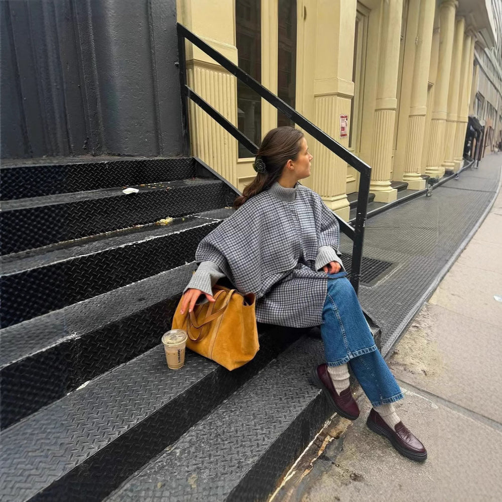 Damen modische Überwurfjacke mit großzügigen Taschen und strukturiertem Design Heidi-Mode