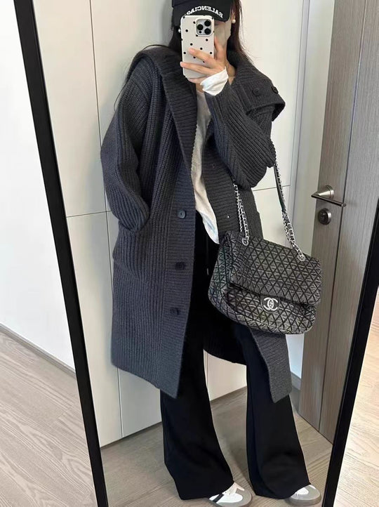 Damen Grobstrickjacke mit voluminösem Schnitt und dekorativen Knöpfen Heidi-Mode