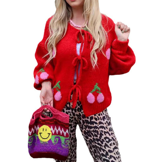 Damen Strickjacke mit verspieltem Kirschmotiv und Taillierung Heidi-Mode