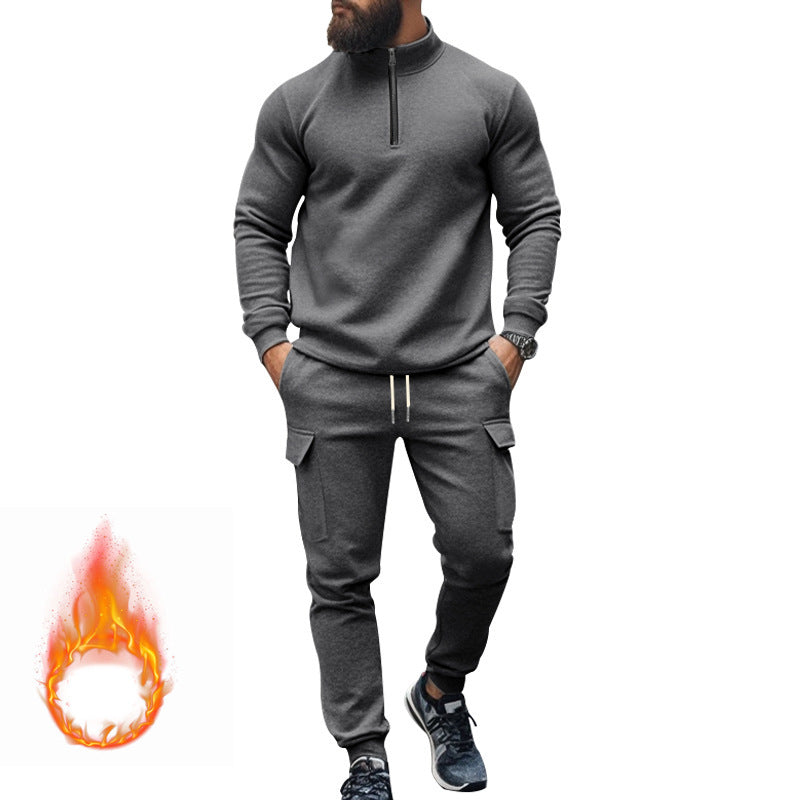 Herren sportlicher Sweatanzug mit höherem Kragen und praktischen Taschen Heidi-Mode
