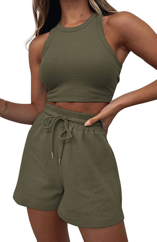 Heidi-Mode | Modische Freizeitshorts mit einfarbigem Westen