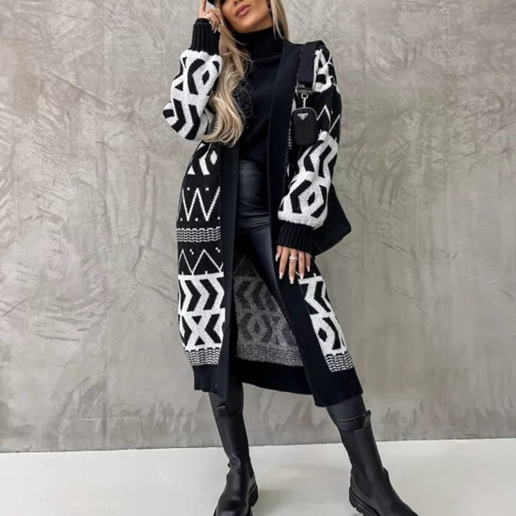 Damen Strickmantel mit modernem grafischen Muster und lässiger Passform Heidi-Mode