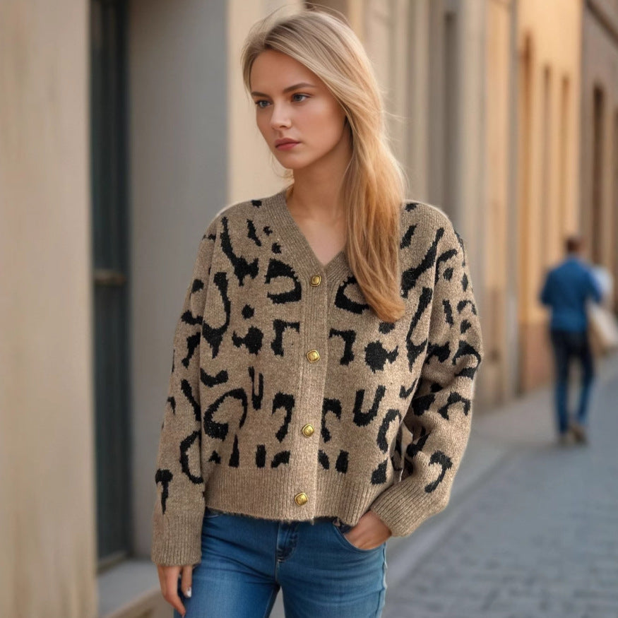 Damen Strickjacke im modernen Leopardenmuster mit Knopfdetails Heidi-Mode