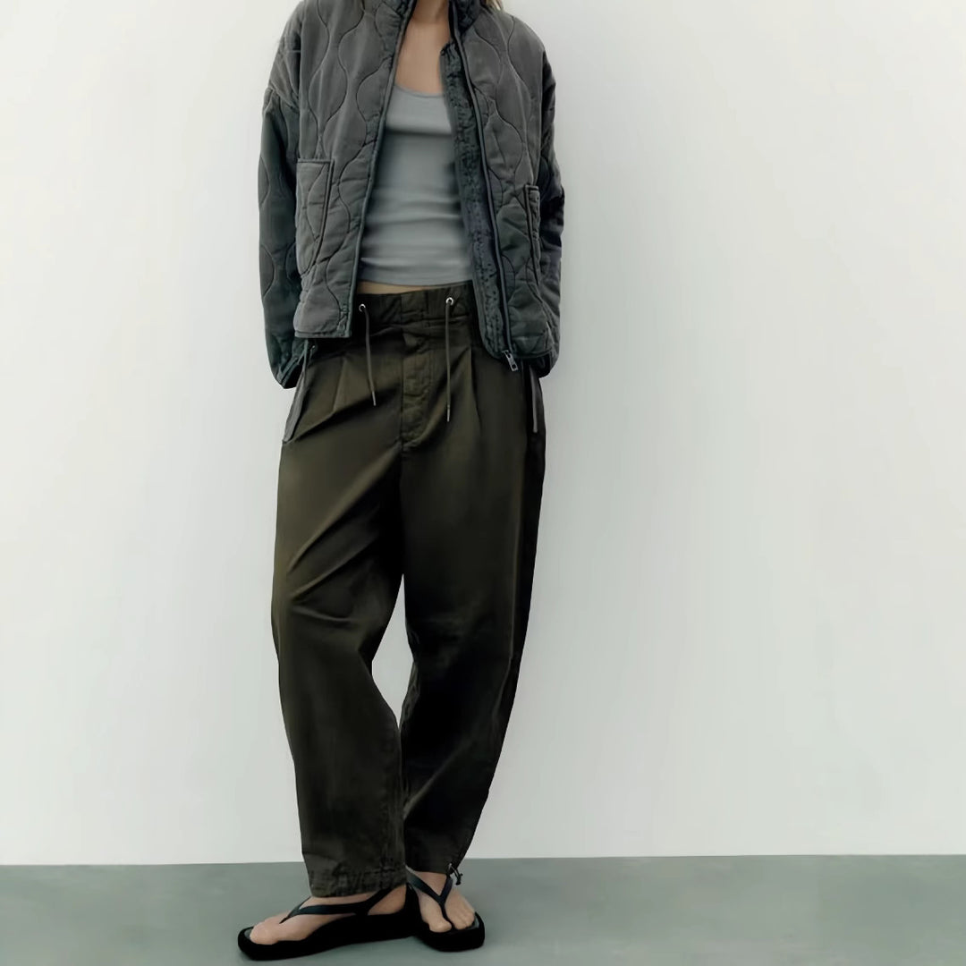 Damen gesteppte Utility-Jacke mit praktischen Taschen und hohem Kragen Heidi-Mode