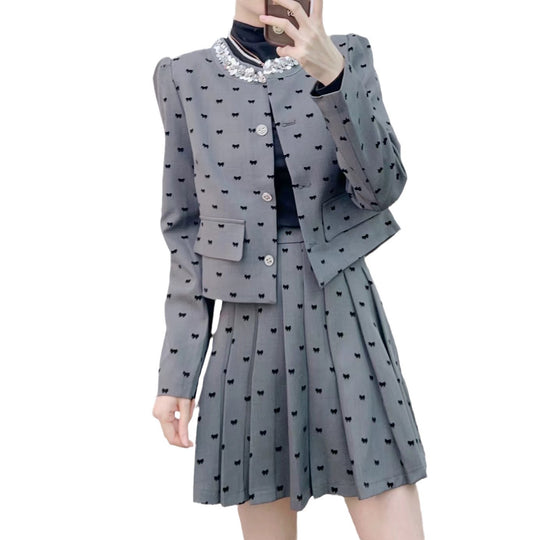 Damen Short Blazer und Rock Set mit dekorativen Knopfdetails und modischem Muster Heidi-Mode