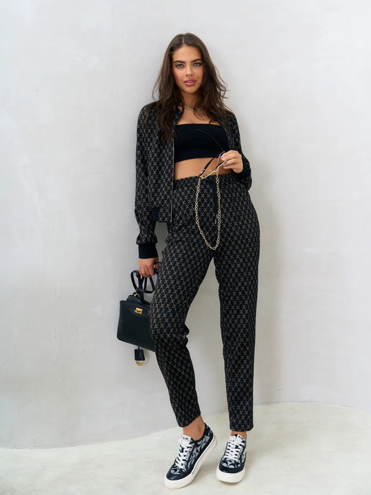 Damen elegantes und lässiges Freizeitensemble mit bomberjacken-inspirierten Details Heidi-Mode